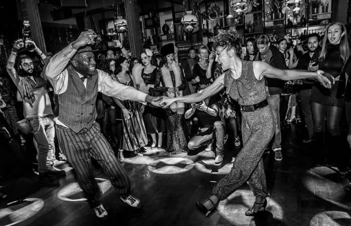 Danse, claquettes, swing, bar à Paris